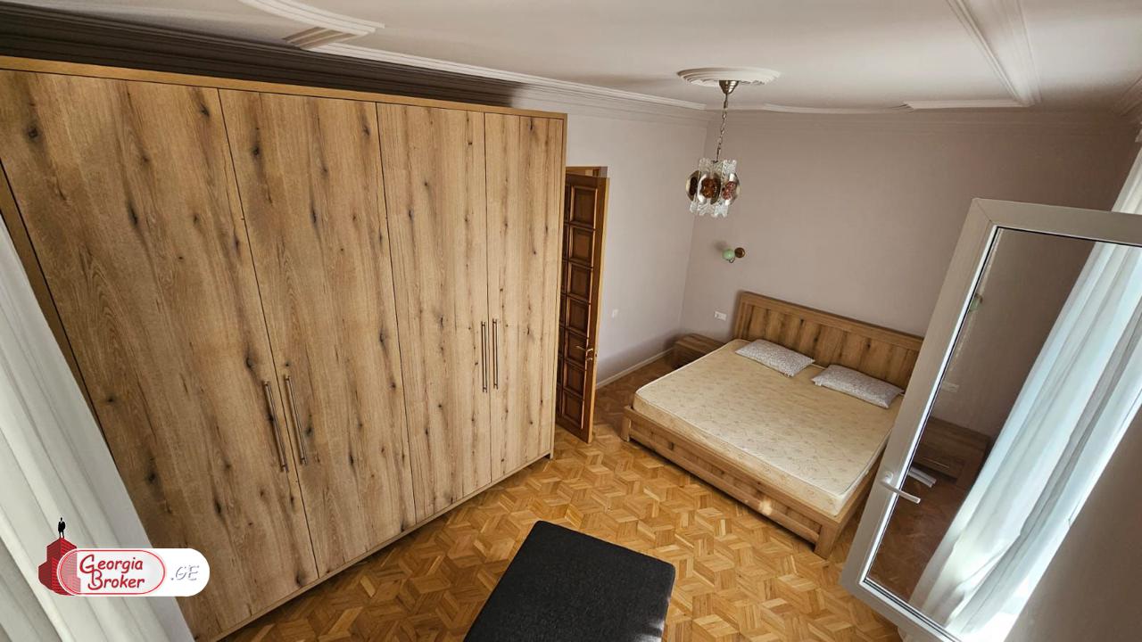 იყიდება ახალი გარემონტებული 9 ოთახიანი სახლი არმაზში